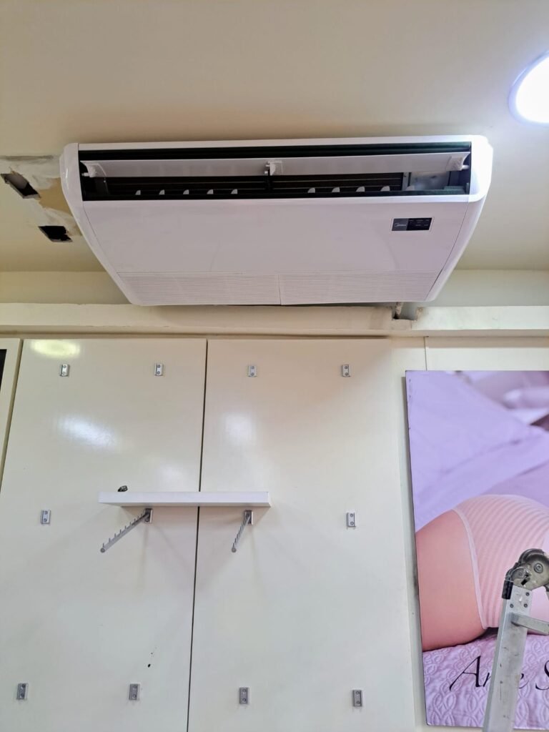 Aire acondicionado de techo instalado